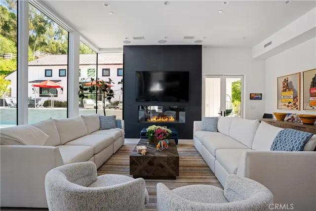 $11,700,000 | 25057 Lewis And Clark Road, Hidden Hills, CA 91302