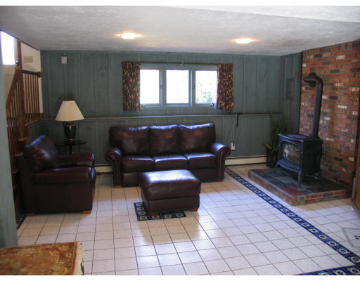 18 Deerfield Road Shrewsbury, MA 01545 - Photo 12 of 21 Gallery Image 12