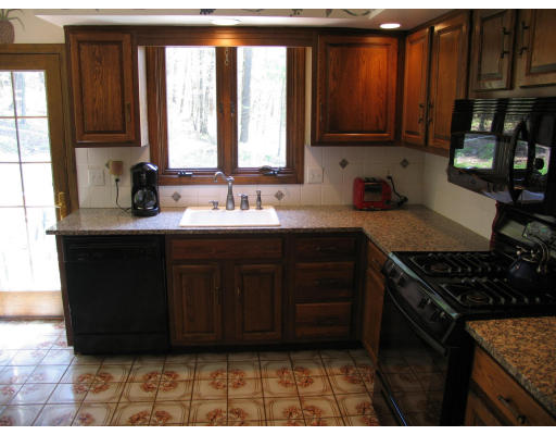 18 Deerfield Road Shrewsbury, MA 01545 - Photo 6 of 21 Gallery Image 6