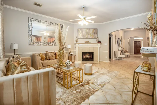 $2,500 | 1631 Crescent Shores Lane, Pasadena, TX 77586