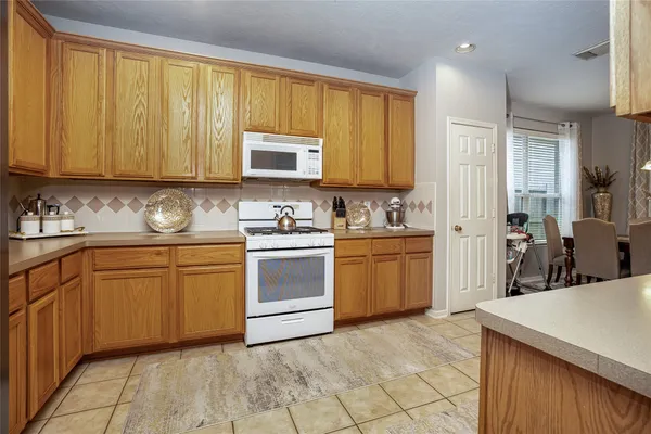 $2,500 | 1631 Crescent Shores Lane, Pasadena, TX 77586