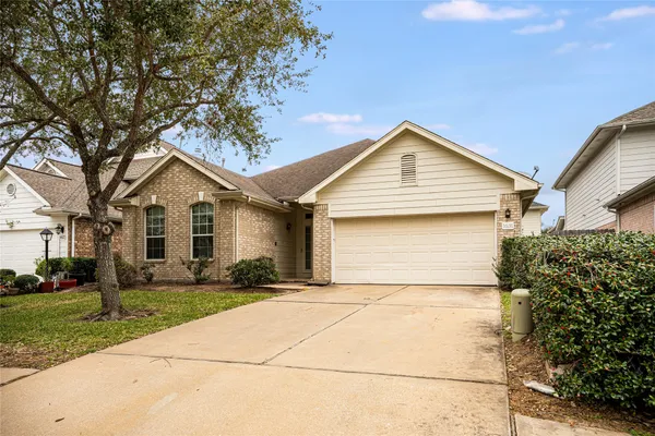 $2,500 | 1631 Crescent Shores Lane, Pasadena, TX 77586