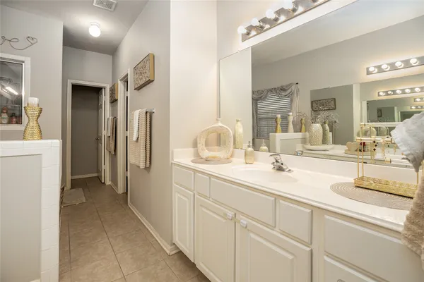 $2,500 | 1631 Crescent Shores Lane, Pasadena, TX 77586