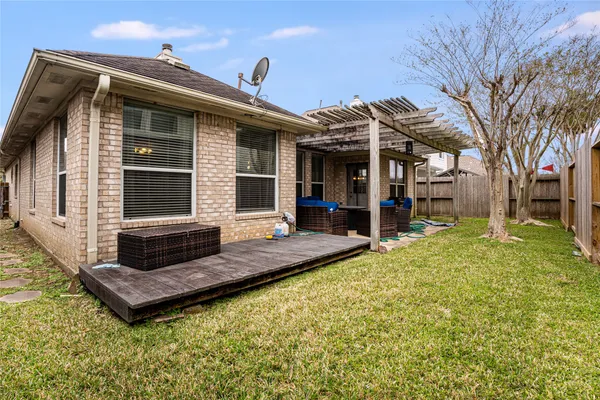 $2,500 | 1631 Crescent Shores Lane, Pasadena, TX 77586