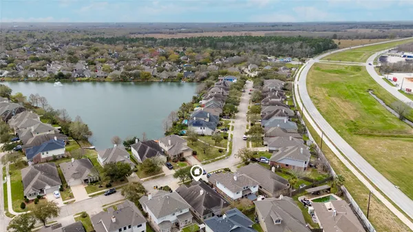 $2,500 | 1631 Crescent Shores Lane, Pasadena, TX 77586