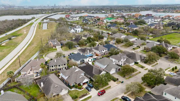 $2,500 | 1631 Crescent Shores Lane, Pasadena, TX 77586