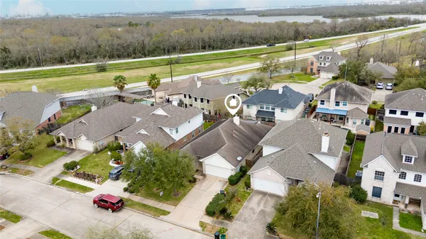 $2,500 | 1631 Crescent Shores Lane, Pasadena, TX 77586