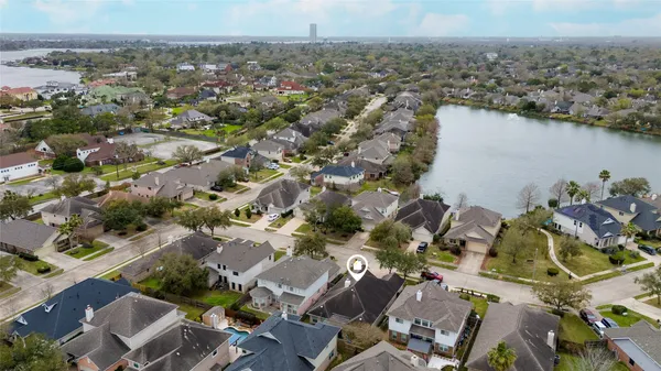 $2,500 | 1631 Crescent Shores Lane, Pasadena, TX 77586