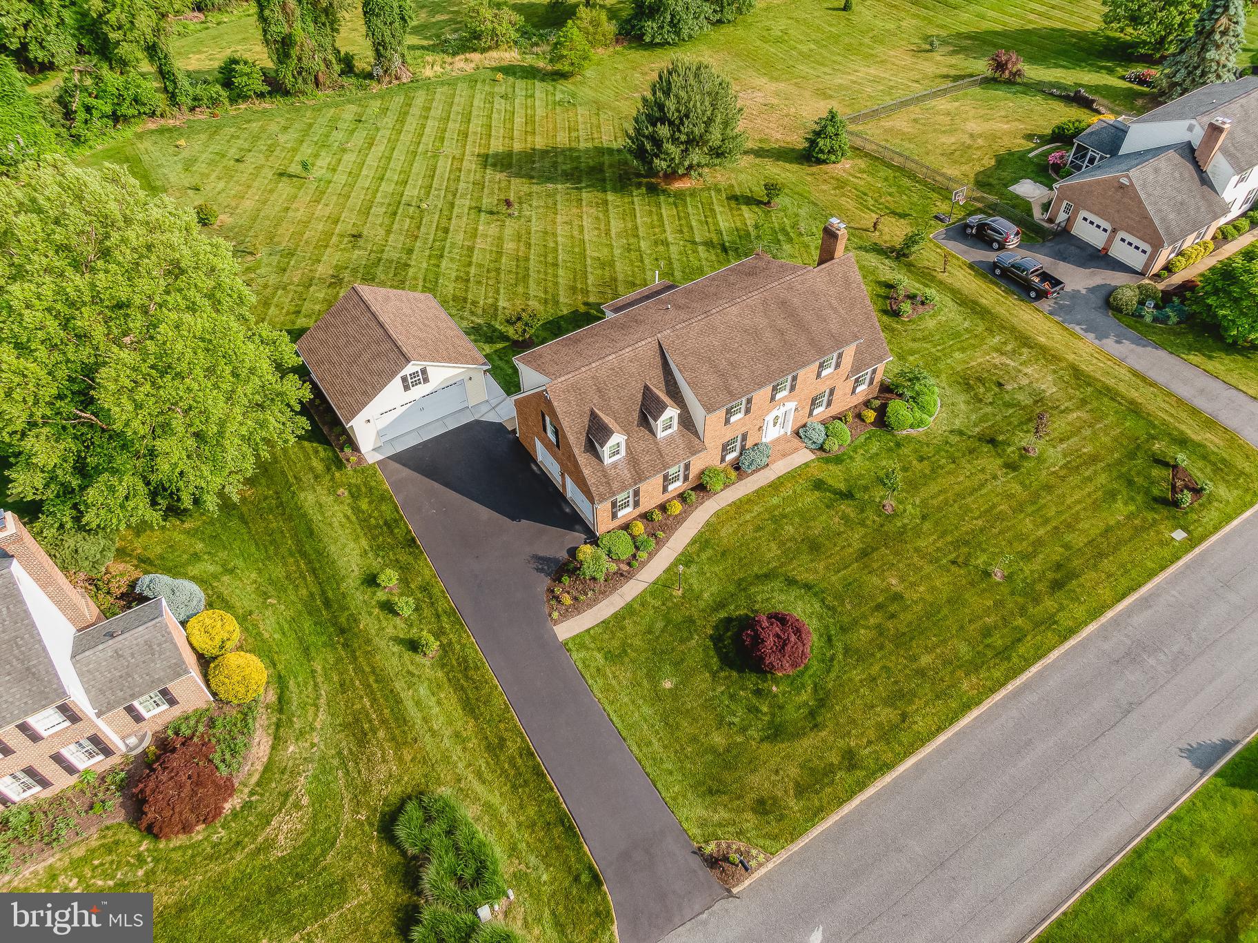 Long Driveway-Attached and Detached Garages