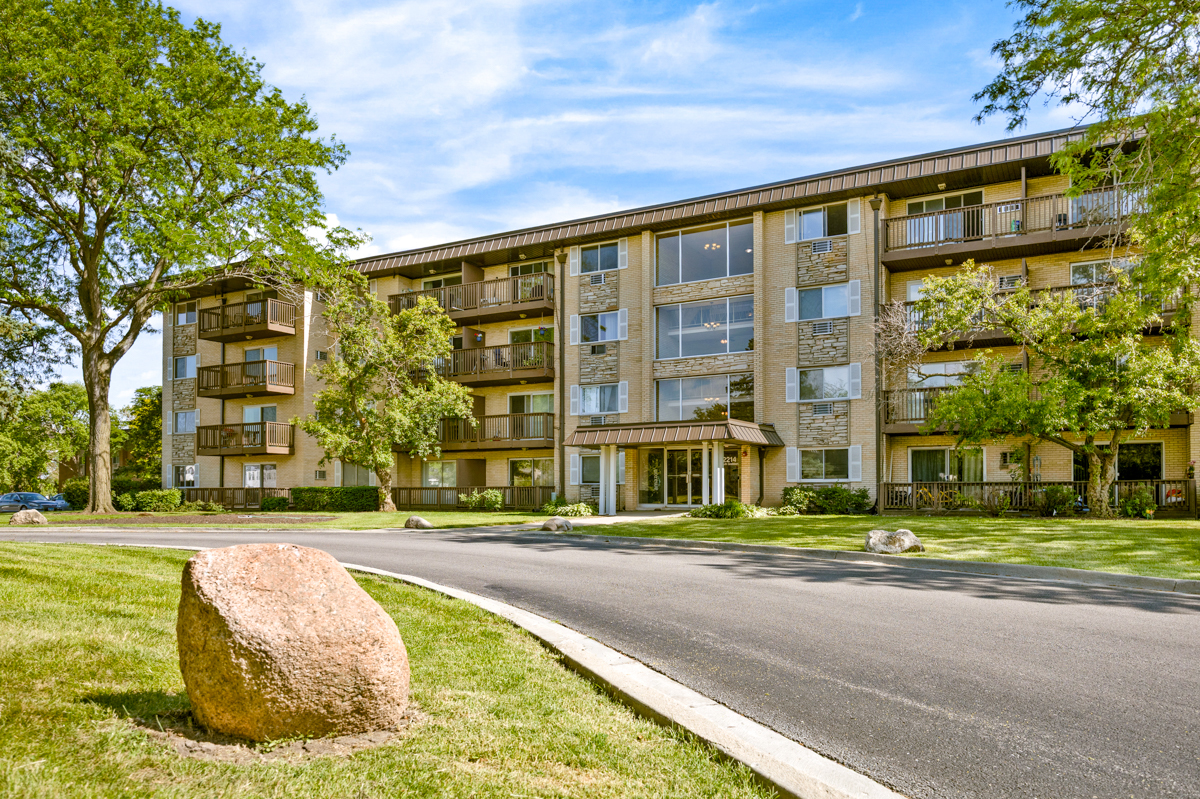 2214 South Goebbert Road, Unit 178 Arlington Heights, IL 60005 - Photo 3 of 25
