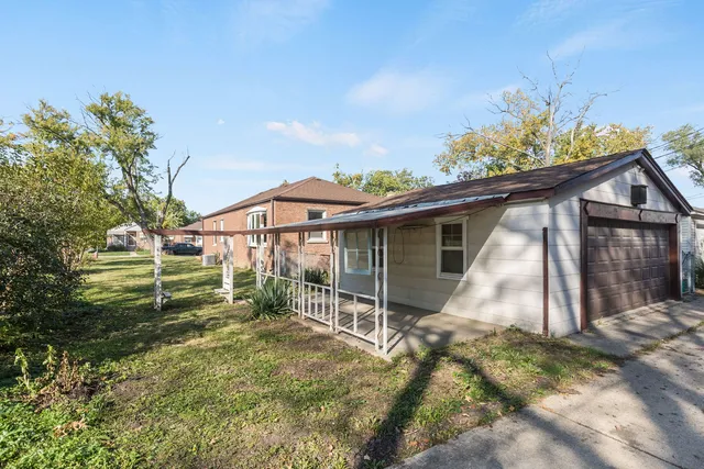 a view of a house with a small yard and plants