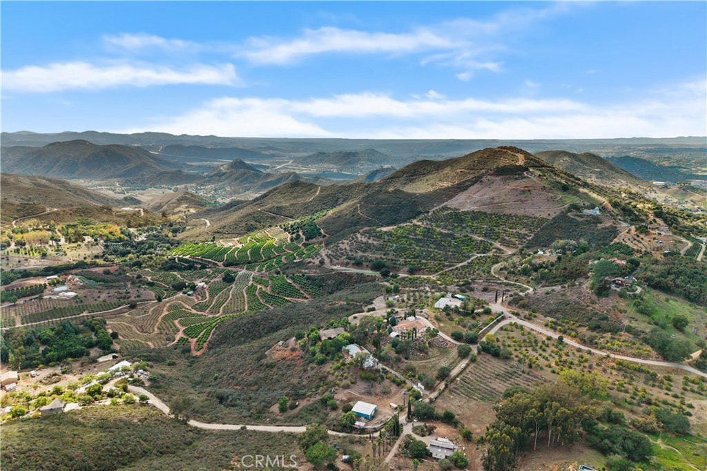 10526 Rainbrook Drive Fallbrook, CA 92028 - Photo 60 of 63 a view of a city with mountains in the background