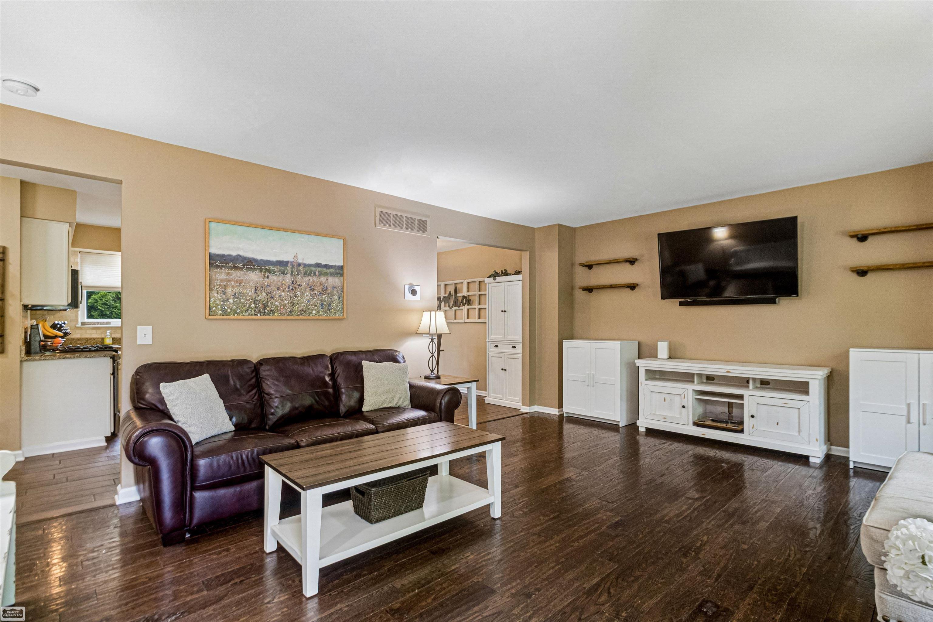 58625 Cathey Washington, MI 48094 - Photo 3 of 40