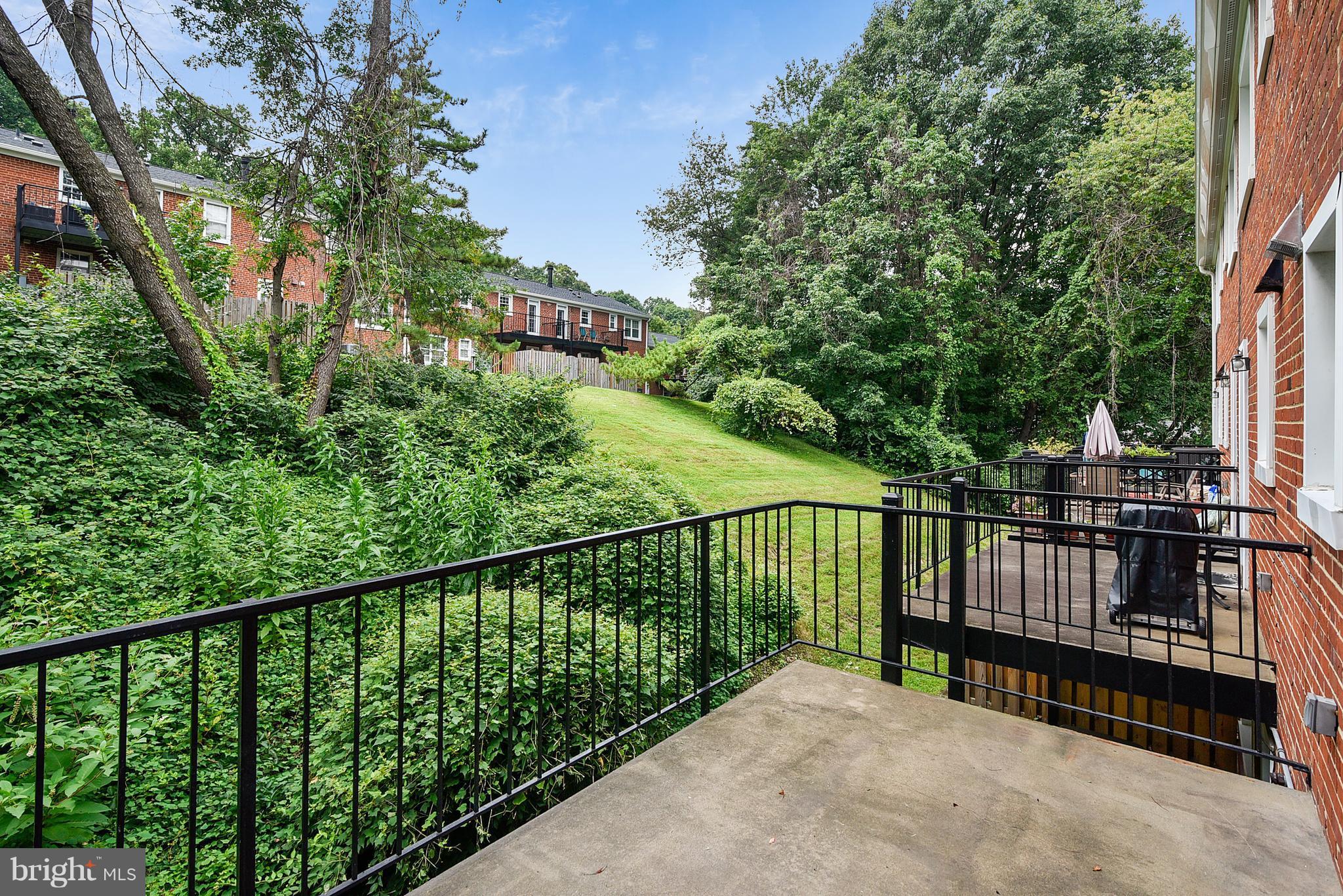 4615 28th Road South, Unit B Arlington, VA 22206 - Photo 15 of 24 a view of a balcony with a pot