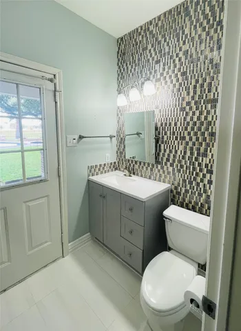 a view of livingroom with hardwood floor