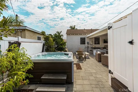 a view of a house with patio outdoor seating