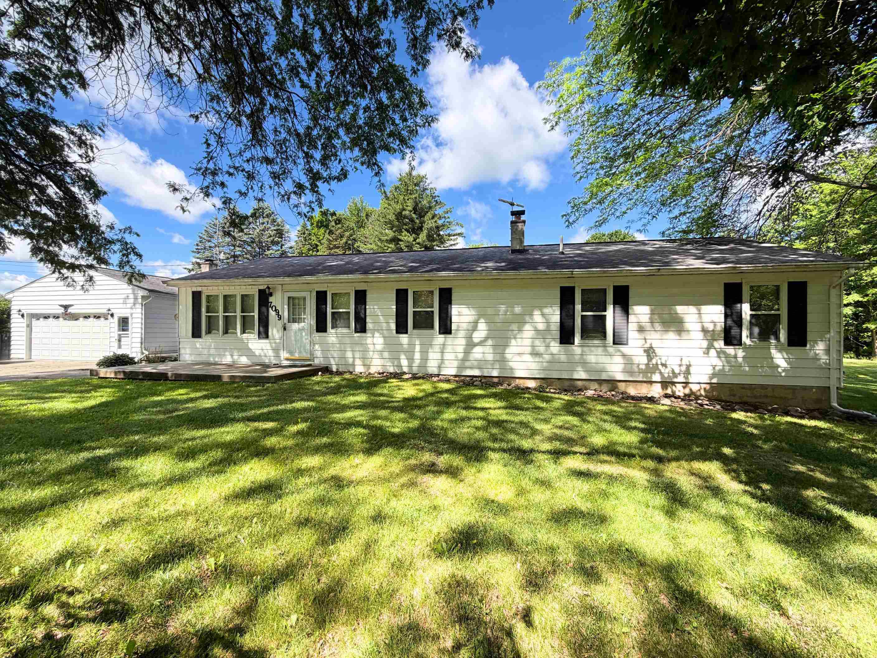 7099 North Henderson Road Davison, MI 48423 - Photo 2 of 55