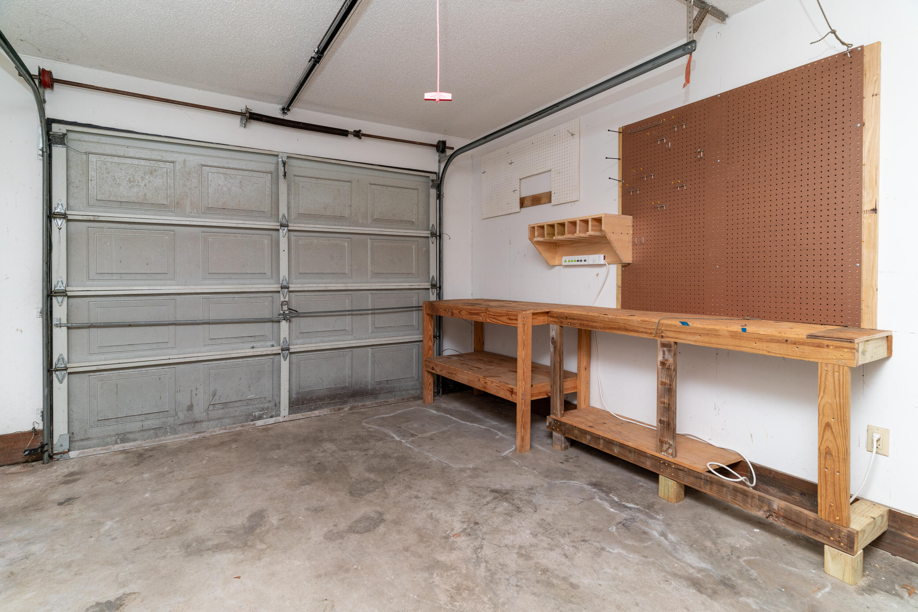 329 John King Road Crestview, FL 32539 - Photo 19 of 22 Workbench/Peg Board