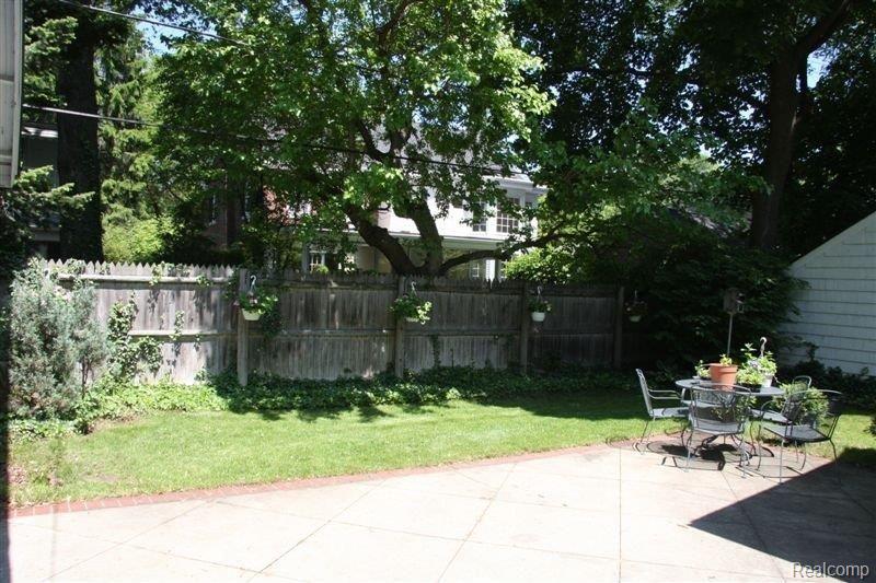 76 Muskoka Road Grosse Pointe, MI 48236 - Photo 12 of 12 Private Fenced Yard