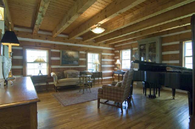 3669 Bethlehem Road Springfield, TN 37172 - Photo 3 of 19 The spacious living room has plenty of room for comfy furniture. All of the oak floors have been recently, beautifully finished .