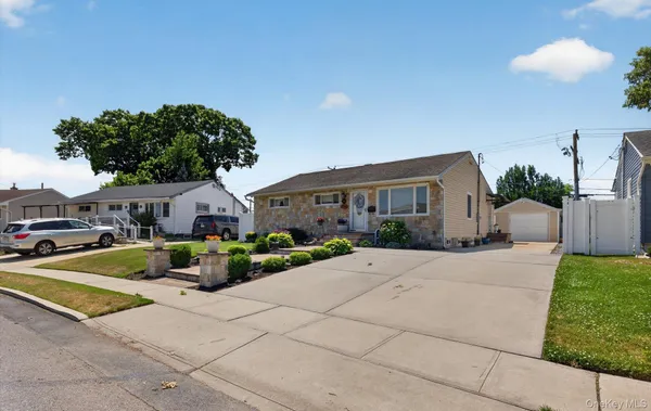 $899,999 | 795 Herman Avenue, Franklin Square, NY 11010