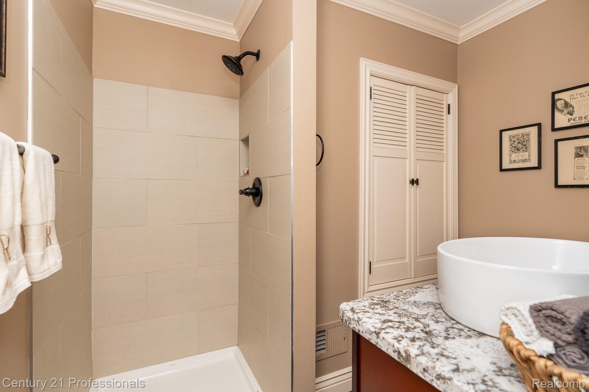 2341 West Auburn Road Rochester, MI 48309 - Photo 33 of 57 Full bath on First Floor
