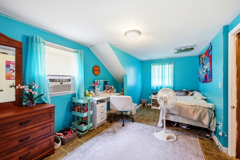 74 Rochester Street Chicopee, MA 01020 - Photo 22 of 33
