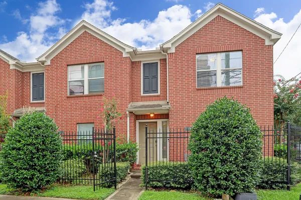 $2,450 | 2937 West Dallas Street, Houston, TX 77019