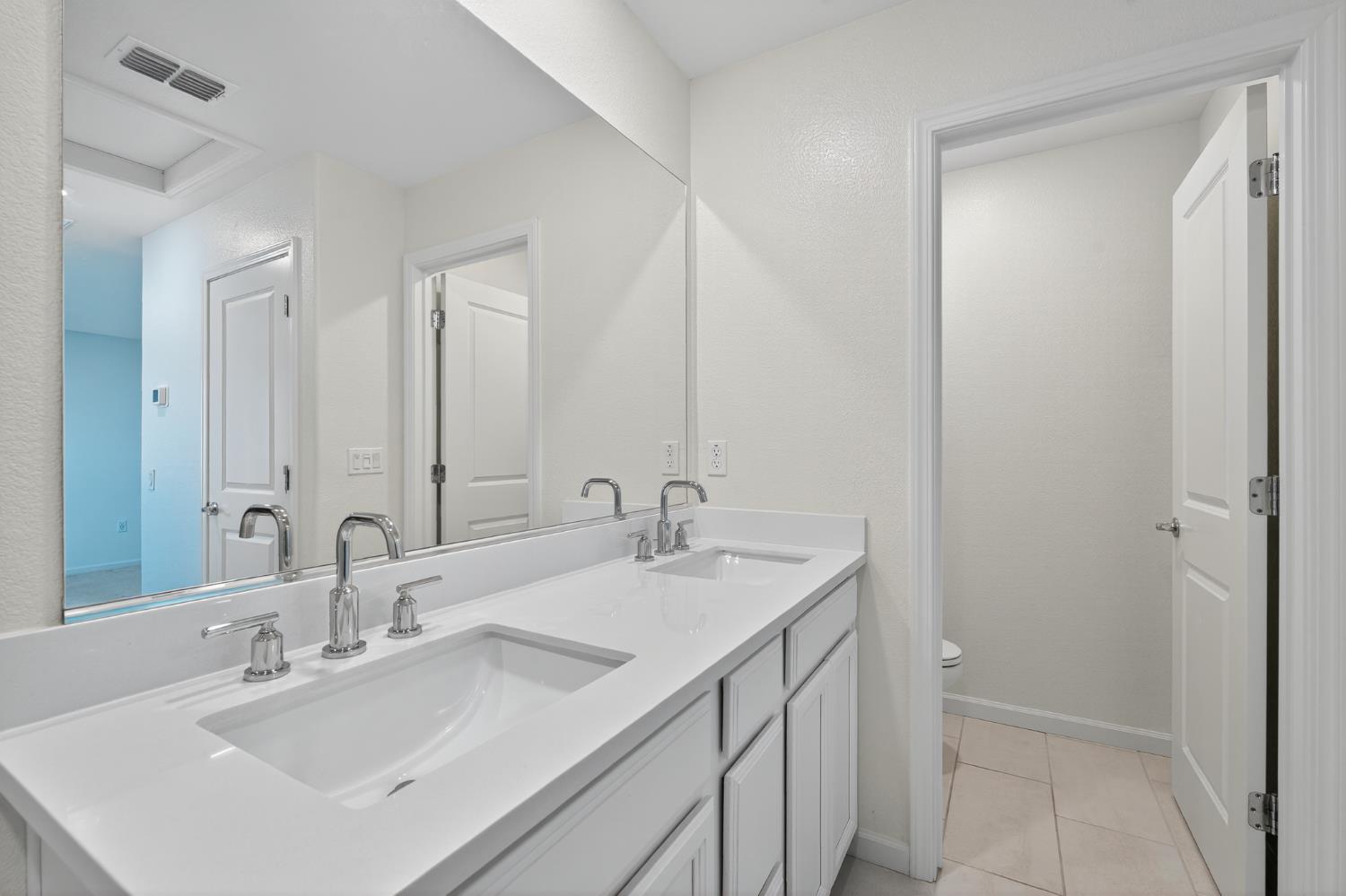 12829 Scholarly Way Rancho Cordova, CA 95742 - Photo 28 of 33 a bathroom with 2 sink and a mirror