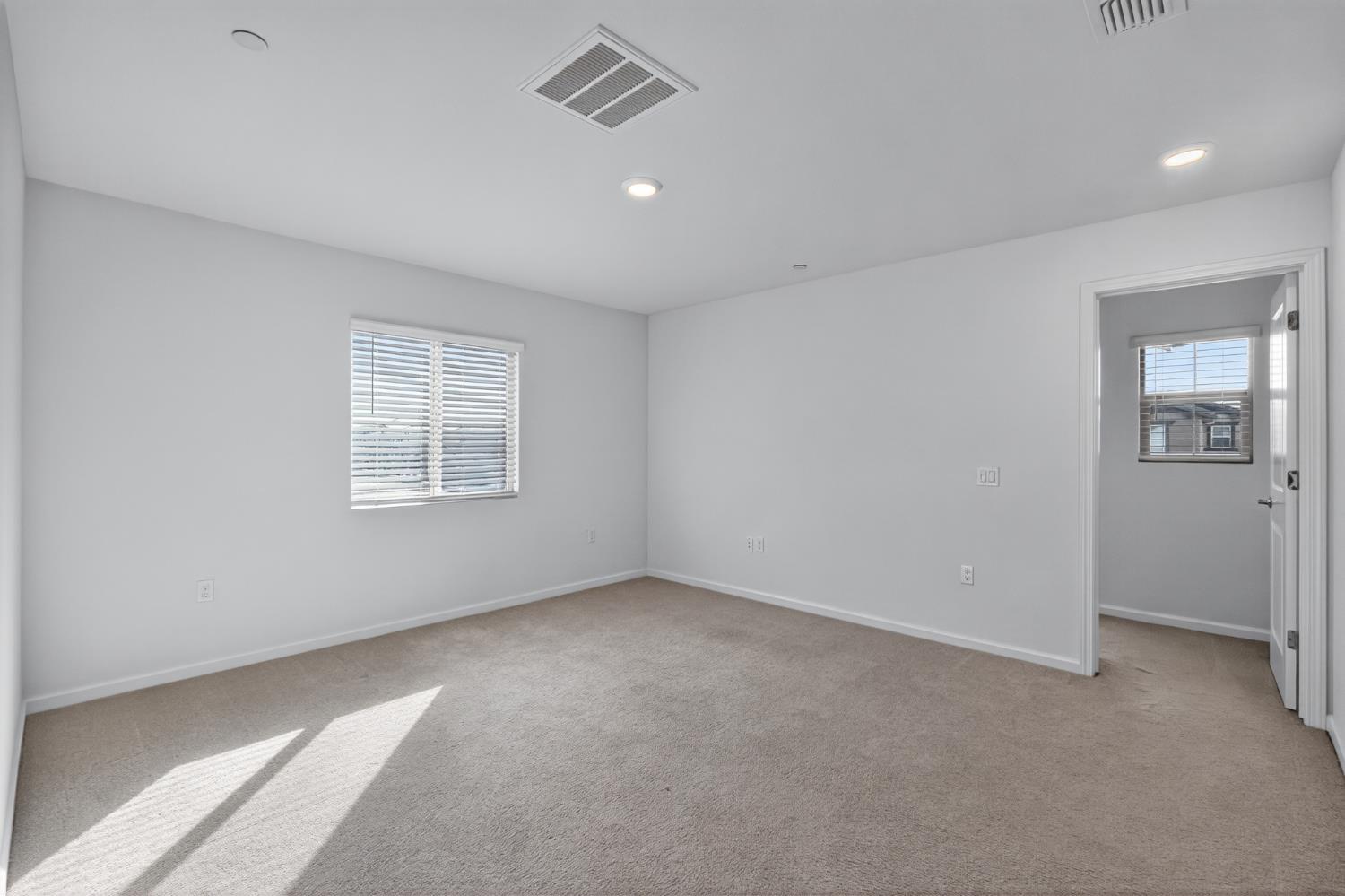 12829 Scholarly Way Rancho Cordova, CA 95742 - Photo 10 of 33 an empty room with a window