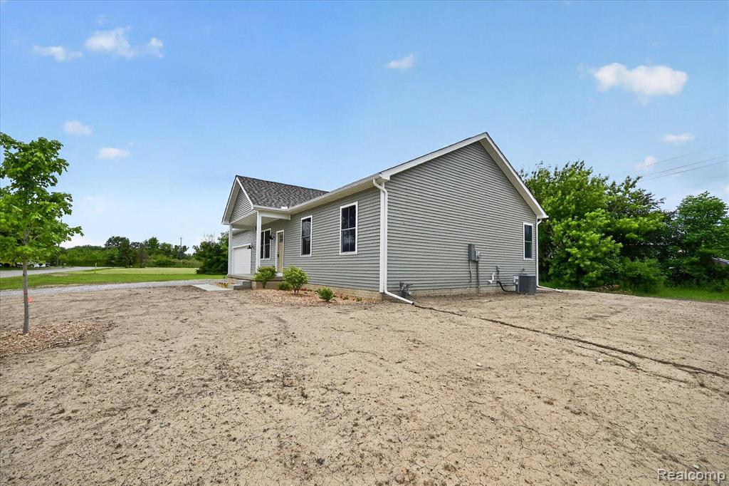 926 Ford Road Carleton, MI 48117 - Photo 2 of 25