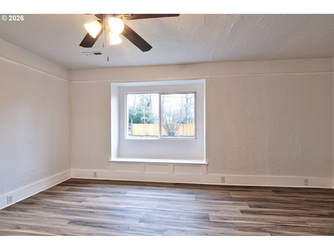 774 18th Street Southeast Salem, OR 97301 - Photo 13 of 38 Living Room