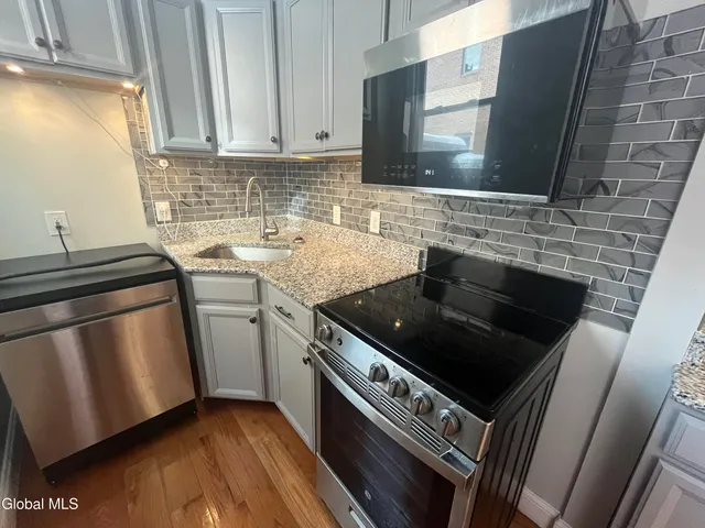 $1,625 | 37 Maiden Lane, Unit 4B, Albany, NY 12207