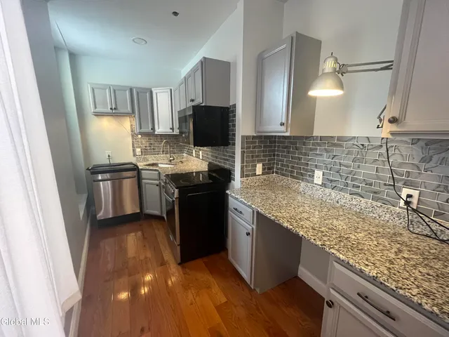 $1,625 | 37 Maiden Lane, Unit 4B, Albany, NY 12207