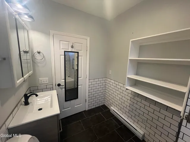 $1,625 | 37 Maiden Lane, Unit 4B, Albany, NY 12207