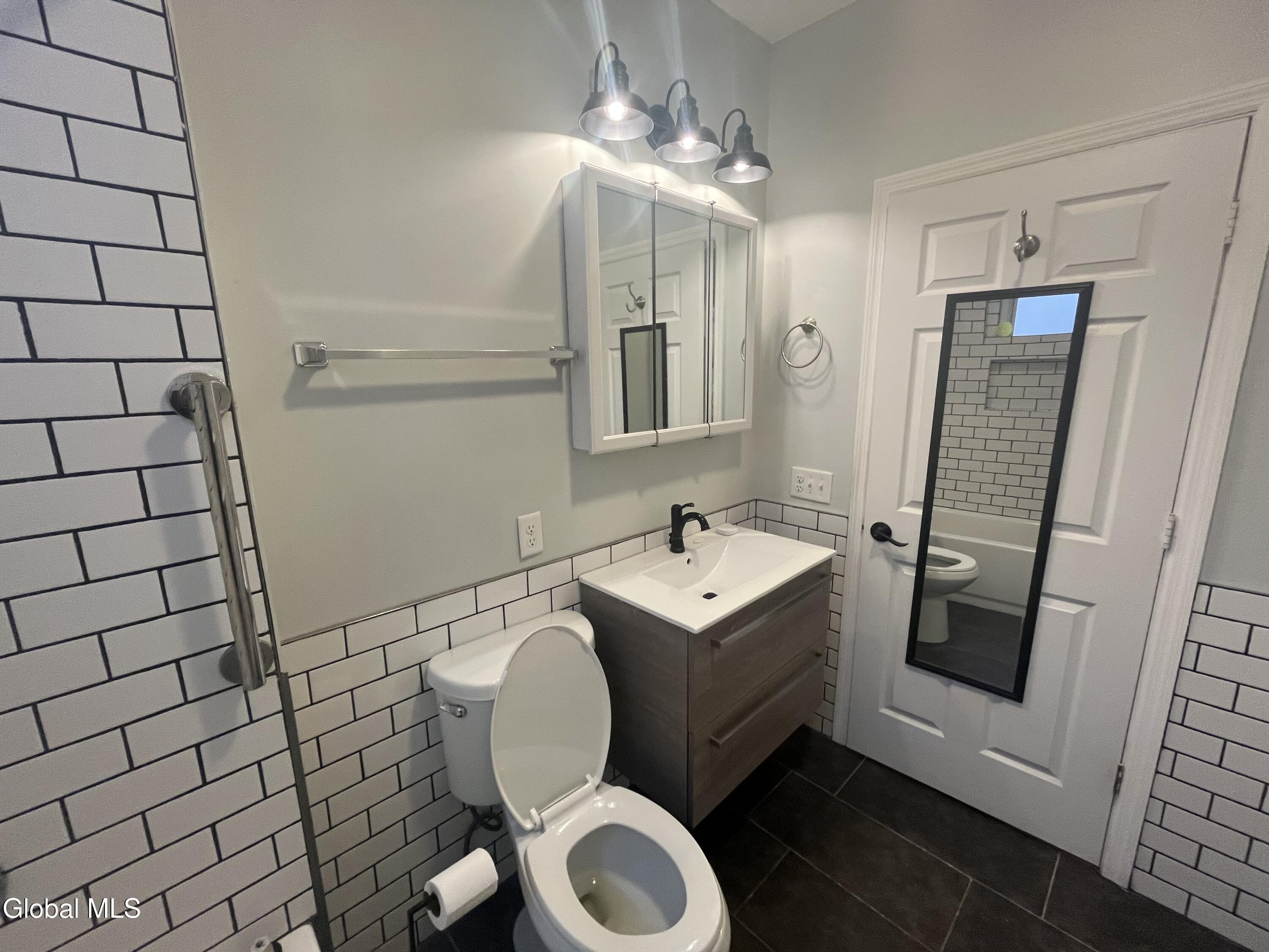 37 Maiden Lane, Unit 4B Albany, NY 12207 - Photo 16 of 23 bath4