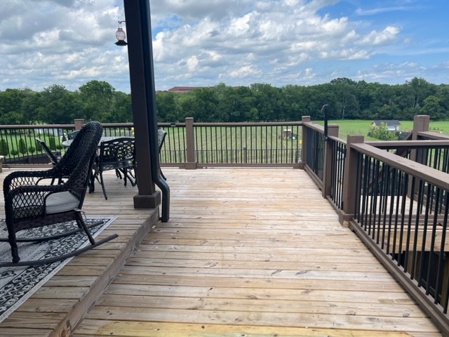 488 Cole's Ferry Road Gallatin, TN 37066 - Photo 16 of 43 a balcony with wooden floor