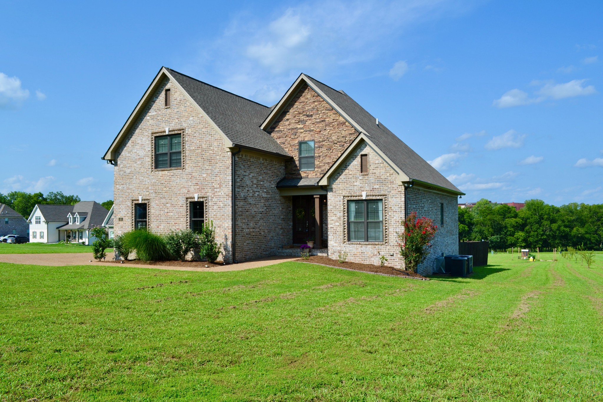 488 Cole's Ferry Road Gallatin, TN 37066 - Photo 2 of 43 a front view of a house with a yard and garage