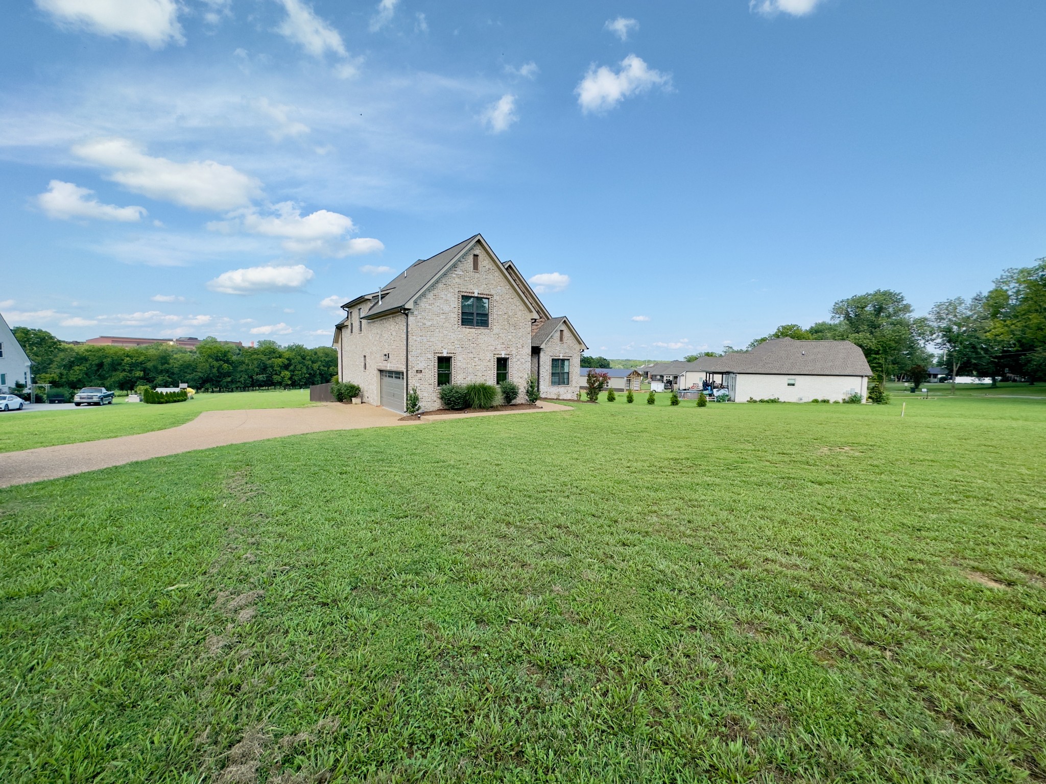 488 Cole's Ferry Road Gallatin, TN 37066 - Photo 4 of 43 a view of a house with a big yard