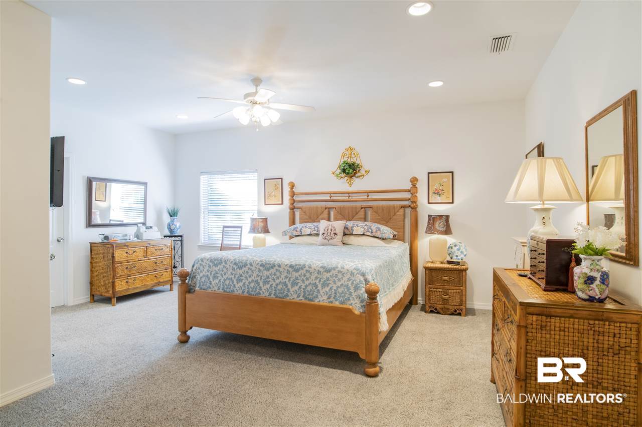 9110 Bay Point Drive Elberta, AL 36530 - Photo 22 of 50 19x12. Carpet. Ceiling fan/lite+recessed lights