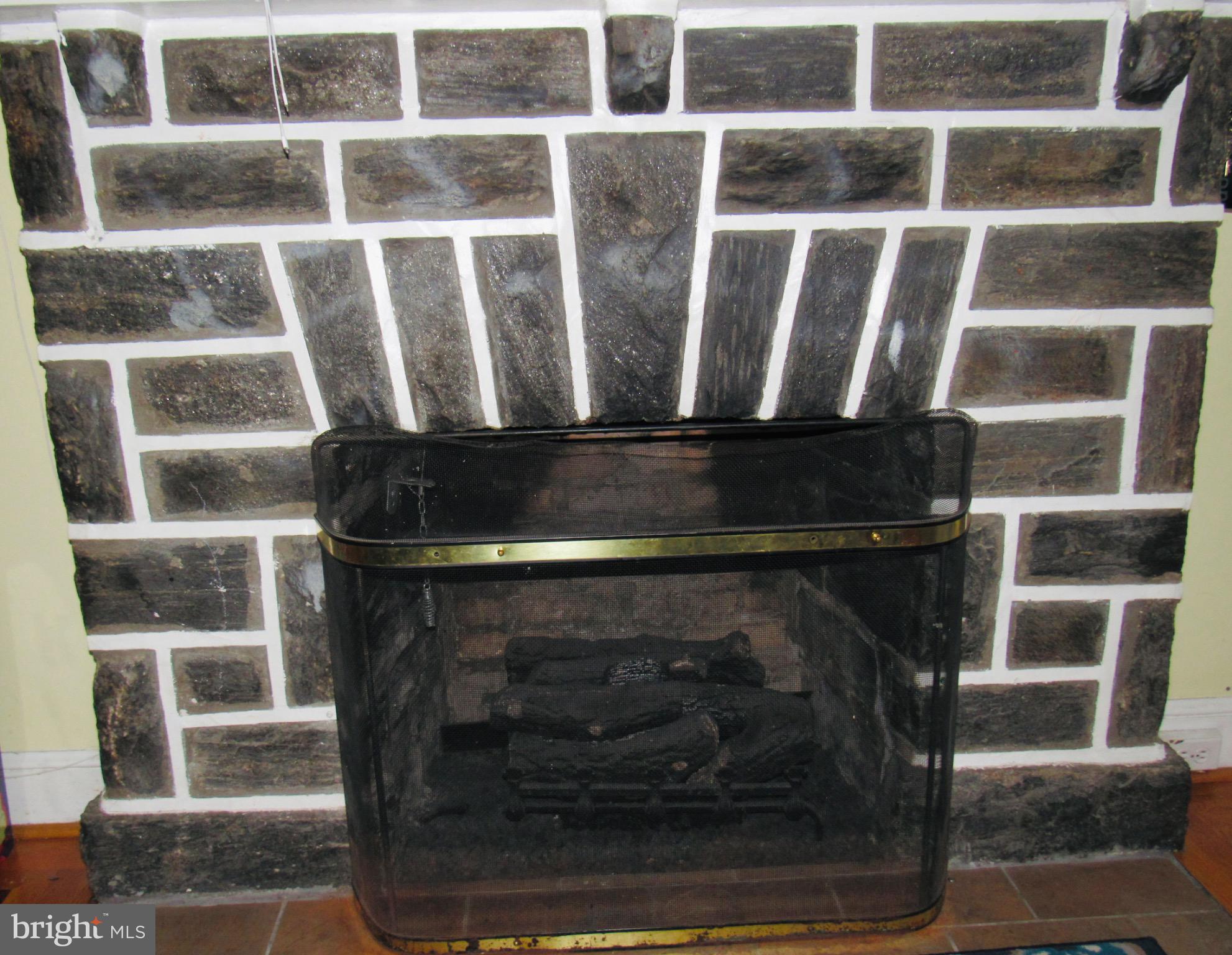 306 South State Road Upper Darby, PA 19082 - Photo 22 of 58 a close view of an empty room with wooden floor and a window