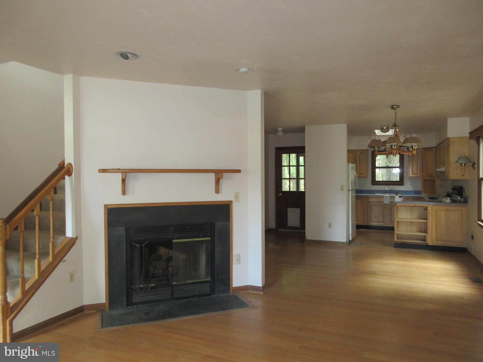 725 Tyler Point Road Deale, MD 20751 - Photo 3 of 14 Living Room