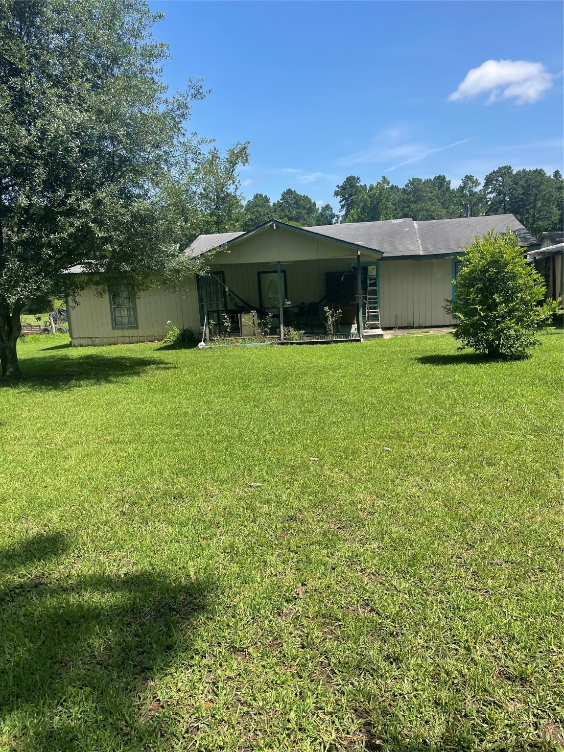 2365 U.S. Highway 190 Huntsville, TX 77340 - Photo 2 of 12 a front view of a house with a yard