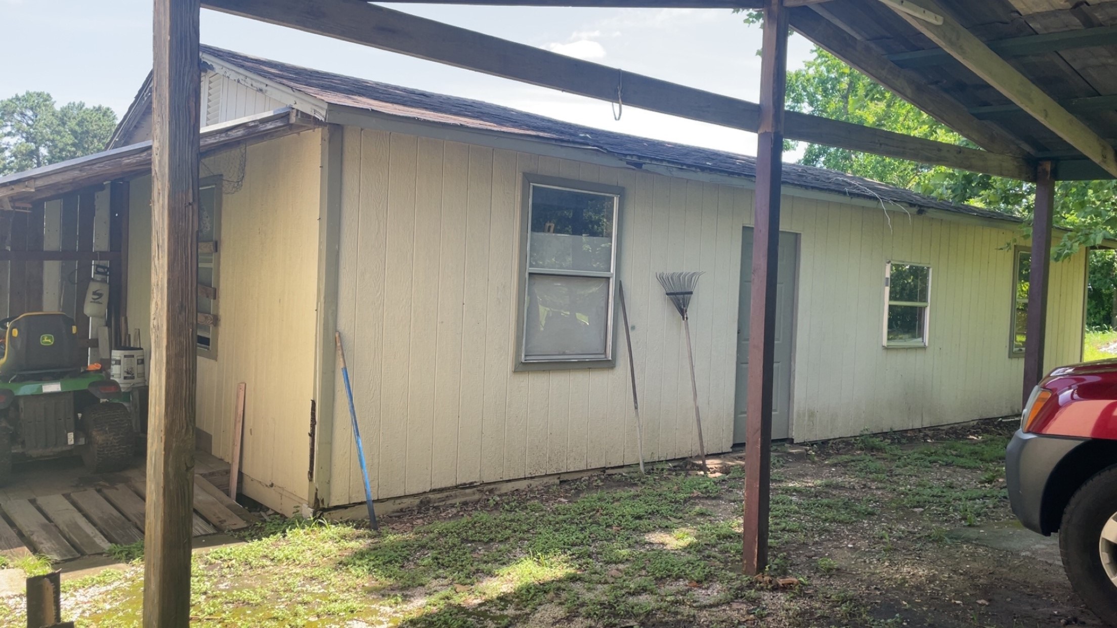 2365 U.S. Highway 190 Huntsville, TX 77340 - Photo 7 of 12 a backyard of a house