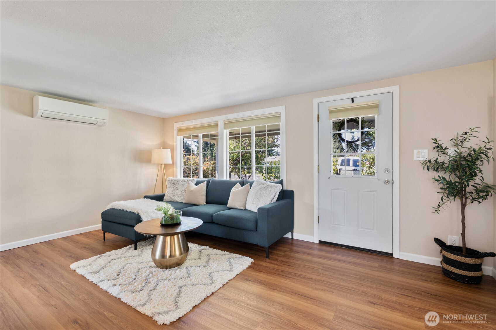 12022 2nd Avenue Southwest Seattle, WA 98146 - Photo 11 of 40