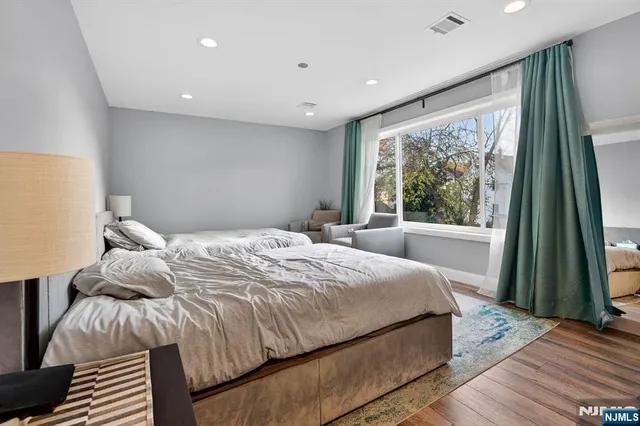 $925,000 | 301 South Parkway, Clifton, NJ 07014