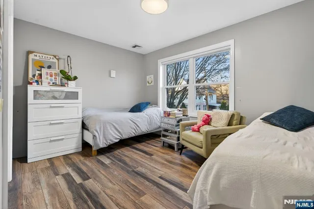 $925,000 | 301 South Parkway, Clifton, NJ 07014