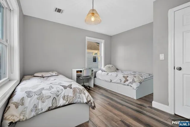 $925,000 | 301 South Parkway, Clifton, NJ 07014