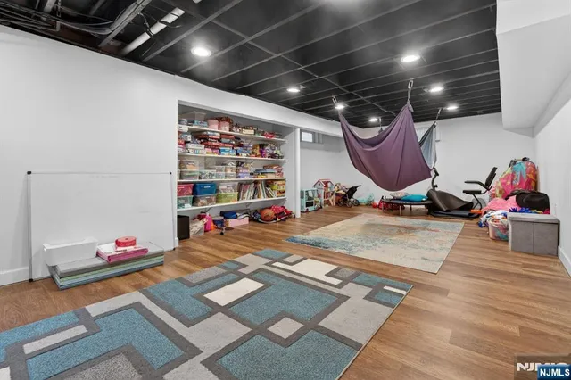 $925,000 | 301 South Parkway, Clifton, NJ 07014