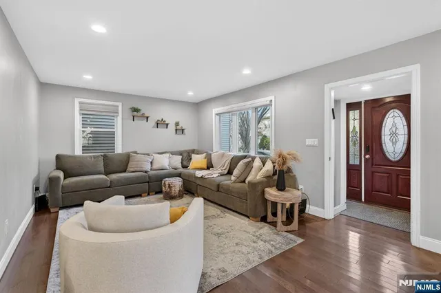 $925,000 | 301 South Parkway, Clifton, NJ 07014